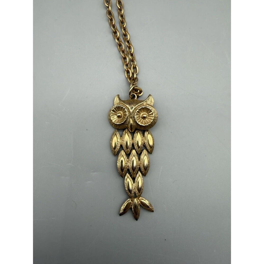 Vintage Designer Signed Ladies Women’s Costume Necklace Avon Gold Tone Owl Bird